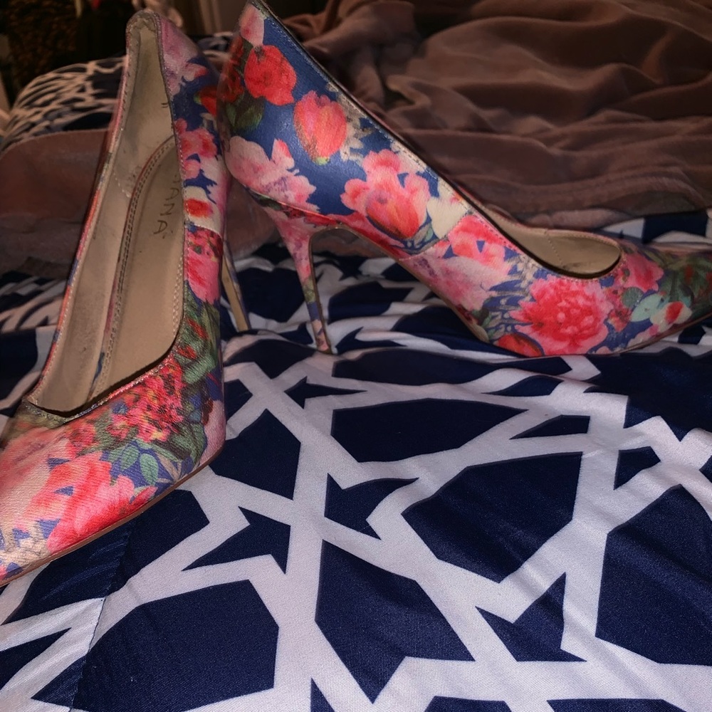 Beautiful pointed toe floral heels